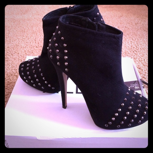 REDUCED‼️Studded black booties