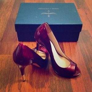 NIB Pour La Victoire Heels