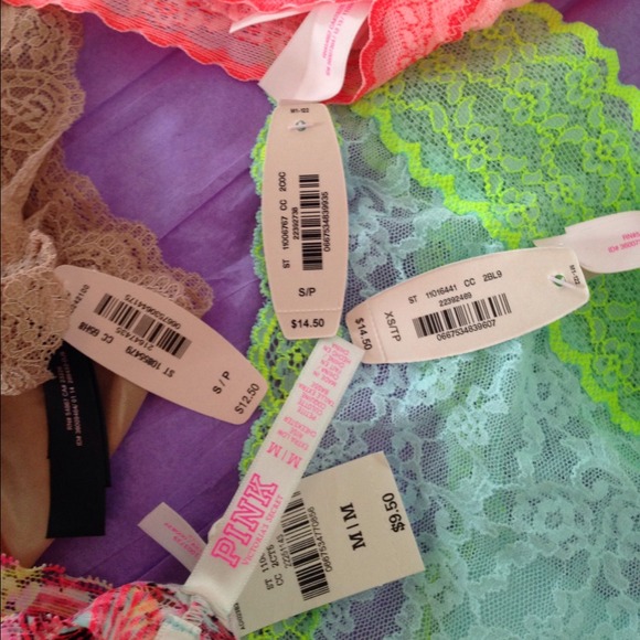 🚫SOLD!!!!!! 💖Victoria's Secret💖 - Picture 2 of 2