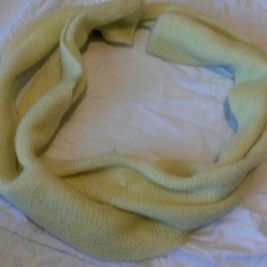 GAP New with Tag. Yellow Knitted Scarf.