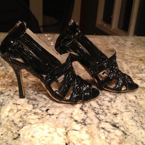 Black patent shoes scream sexy!!!!!