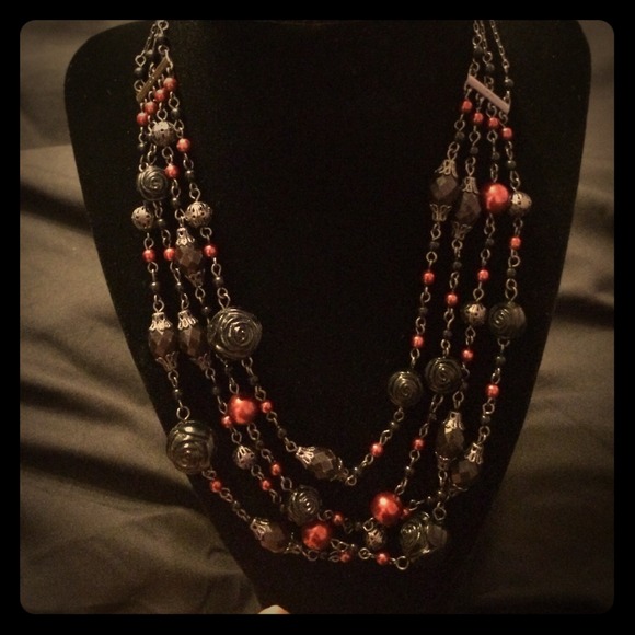 ⚠️SOLD/BUNDLED⚠️Black and wine colored beaded nec