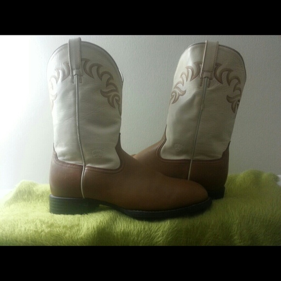 *Reduced* Ariat cowboy boots size 10