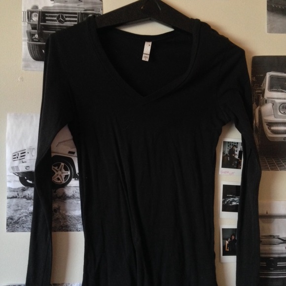 black tight long sleeve v neck