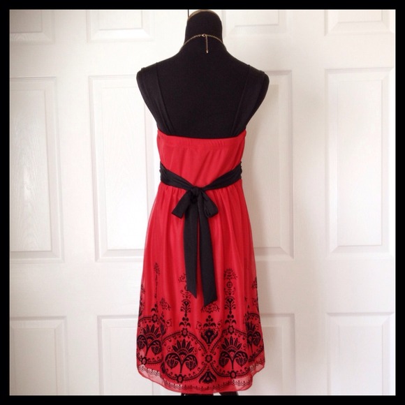 Red Dress - Picture 2 of 4