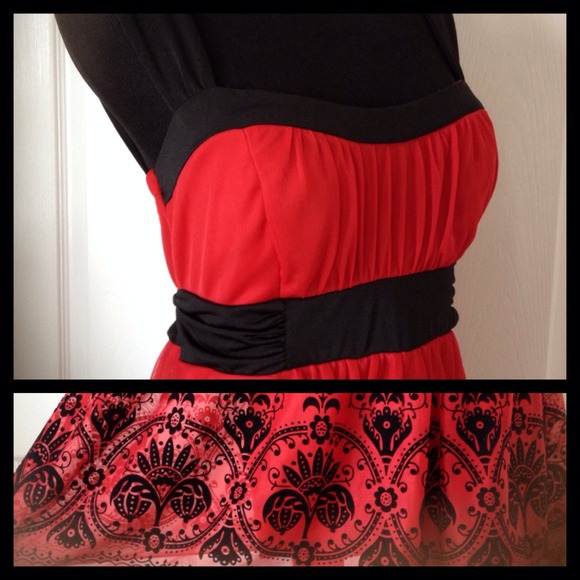 Red Dress - Picture 4 of 4