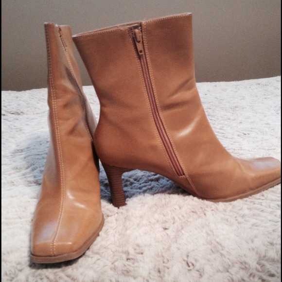 Mid Tan Boot