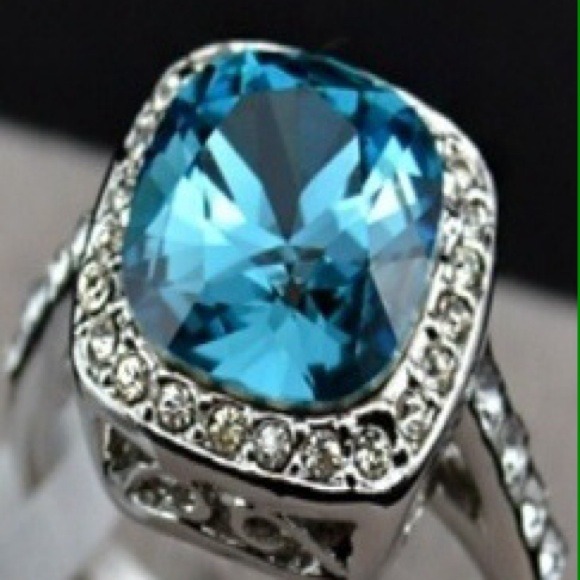 Jewelry - Beautiful Blue/Clear Crystals. Size 7 Fashion ring