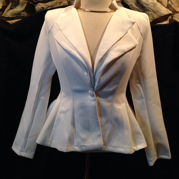 vogue style Jackets & Blazers - ⛔️REDUCED⛔️ NWT - GORGEOUS Jacket - Sz Small 🌹