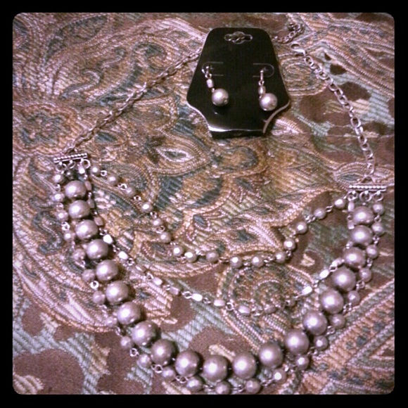 NBW sliver necklace and earring set