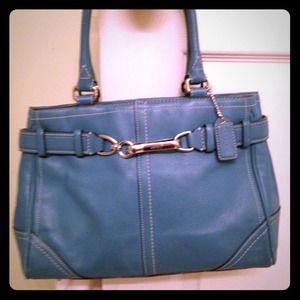 Coach leather tote👜👜REDUCED to  SELL👜👜👜