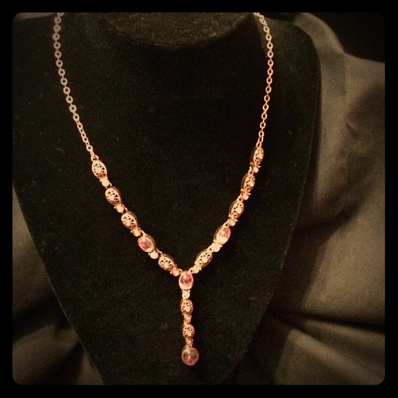 ⚠️SOLD/BUNDLED⚠️Rose gold colored necklace with