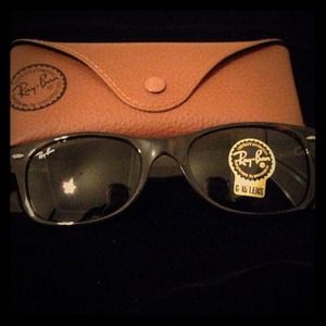 NWOT 100% AUTHENTIC NEW WAYFARER RAY-BAN WITH CASE