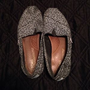Black TOMS