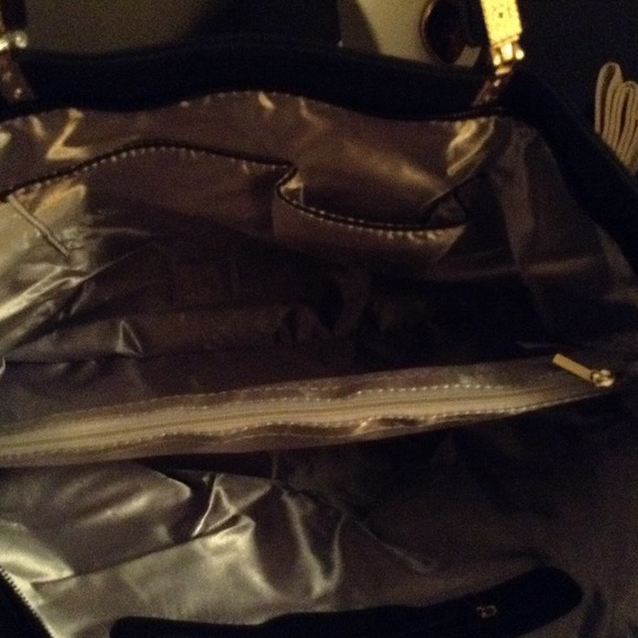 Handbag - Picture 2 of 2