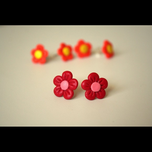 Cute flower earrings ^.^