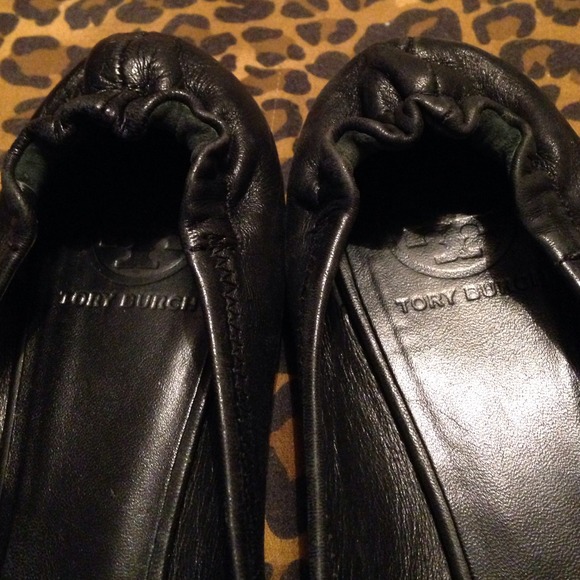 SOLD ❌❌ Tory Burch Reva Flats 💕 - Picture 2 of 4