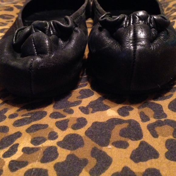 SOLD ❌❌ Tory Burch Reva Flats 💕 - Picture 3 of 4