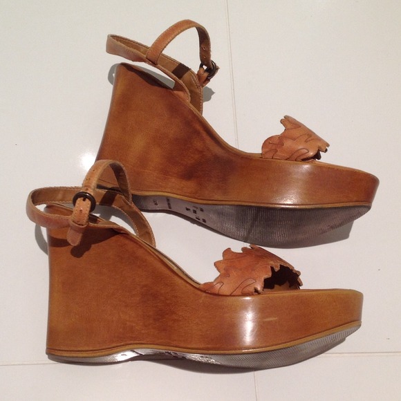 Genuine Leather Brown wedge shoes. Size 7. Made in Brazil. - Picture 3 of 4