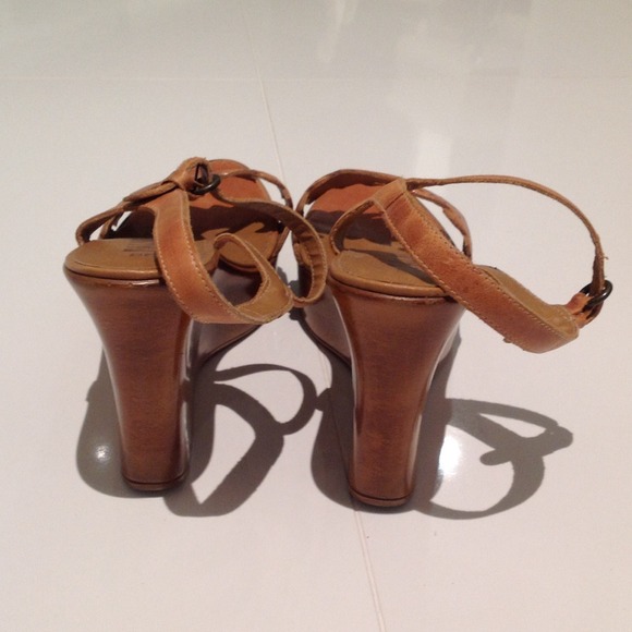 Genuine Leather Brown wedge shoes. Size 7. Made in Brazil. - Picture 4 of 4