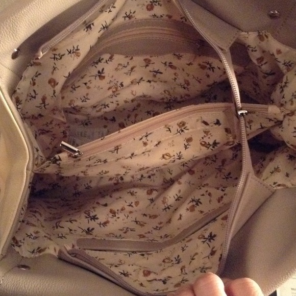 Handbag - Picture 2 of 2