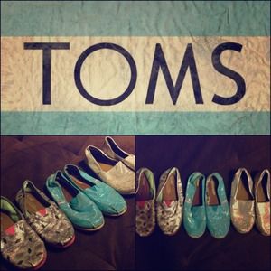 3 pairs of Tom's size 3