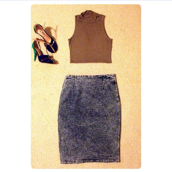 Denim - 🎉HP🎉💃acid wash denim pencil skirt💃