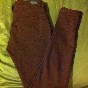 Burgundy Levi legging jean