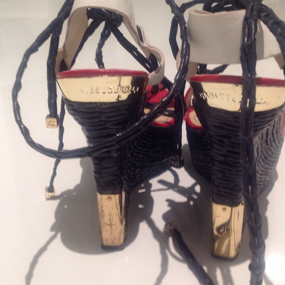 Charles Jourdan wedge shoes. Size 7. - Picture 4 of 4