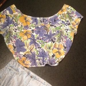 🌸floral Hawaiian print crop top🌸