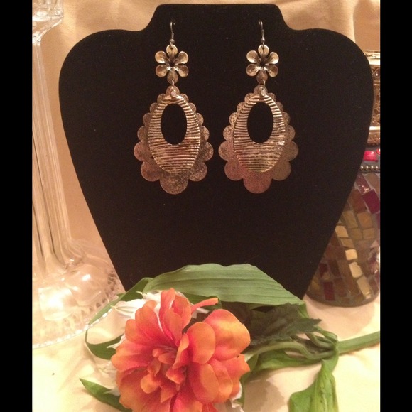 Jewelry - Earring