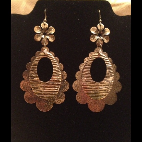 Earring - Picture 3 of 3