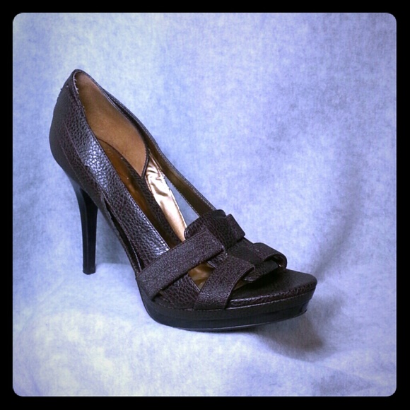 NWOT Carlos dark brown open-toe pumps