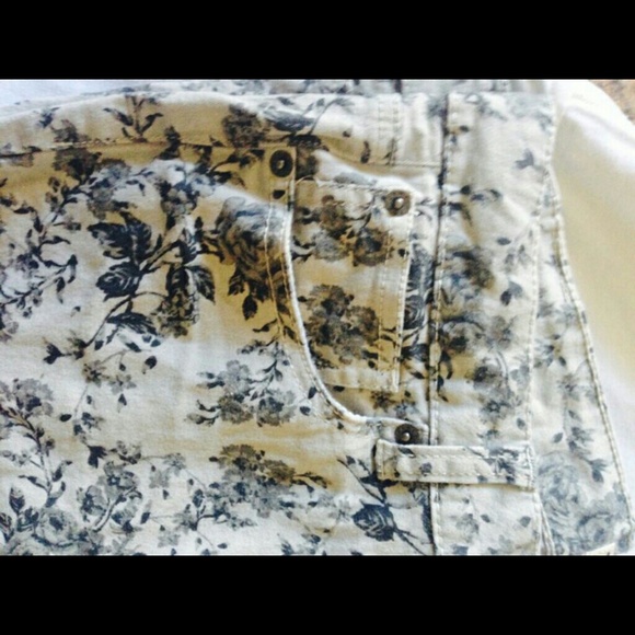Grey floral pattern skinnies - Picture 2 of 3