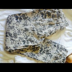 Grey floral pattern skinnies