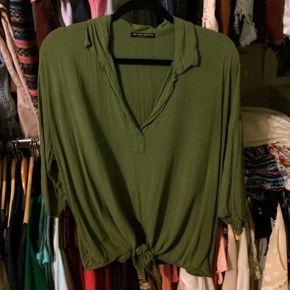 🌟 SOLD🌟Olive green Brandy Top