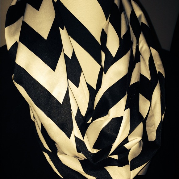 Accessories - 🎉🎉🎉🎉SOLD! Infinity scarf🎉🎉🎉🎉