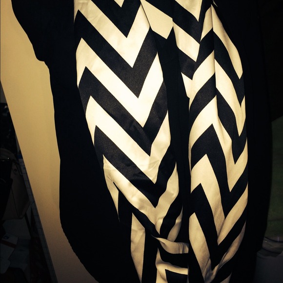 🎉🎉🎉🎉SOLD! Infinity scarf🎉🎉🎉🎉 - Picture 2 of 2