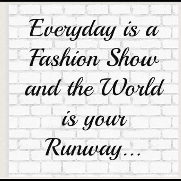 The world is your runway💋 - Picture 1 of 1