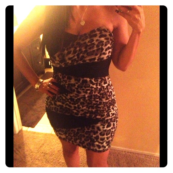 💢SOLD💢 new strapless cheetah print mini dress.