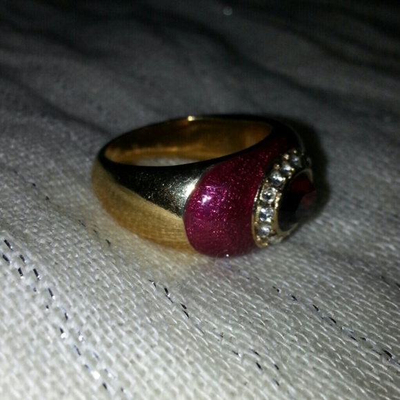 Ring - Picture 3 of 4