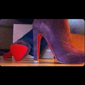 👠 Christian Louboutin Suede Bootie 👠