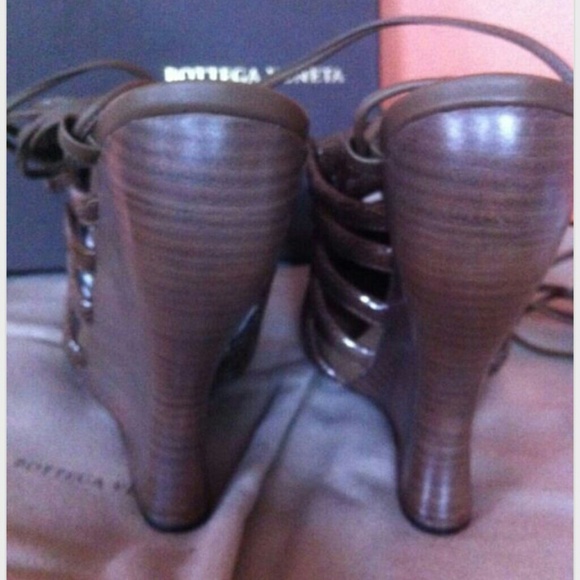 HOST PICK 2/28!!! BOTTEGA VENETA STRAPPY SHOES - Picture 3 of 4