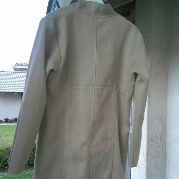 Susan Bristol Small Light Coat - Picture 2 of 4