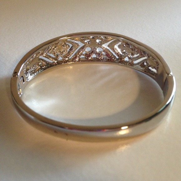 ‼️REDUCED‼️ CHARTER CLUB SILVER BANGLE - Picture 2 of 4