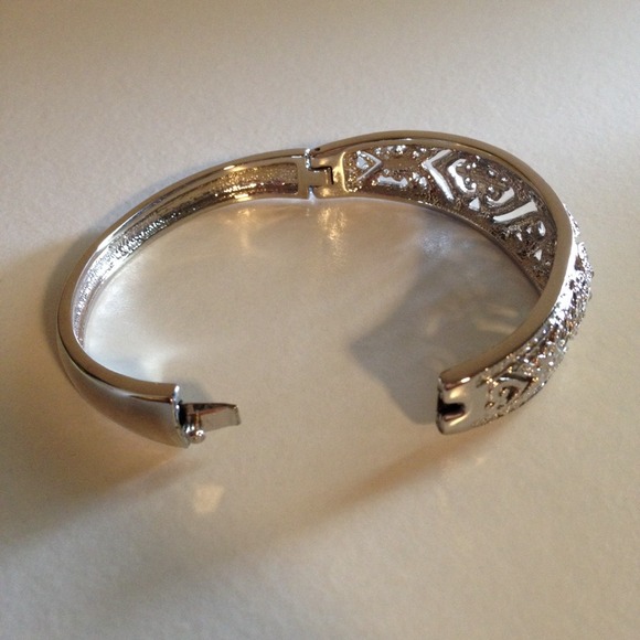 ‼️REDUCED‼️ CHARTER CLUB SILVER BANGLE - Picture 3 of 4