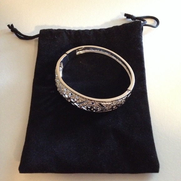 ‼️REDUCED‼️ CHARTER CLUB SILVER BANGLE - Picture 4 of 4