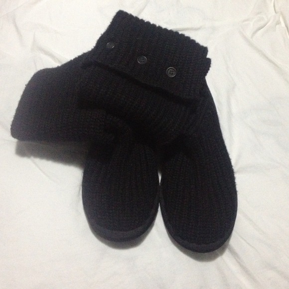 Black knit uggs reserved