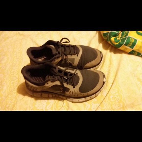 Womens free runs size 8.5