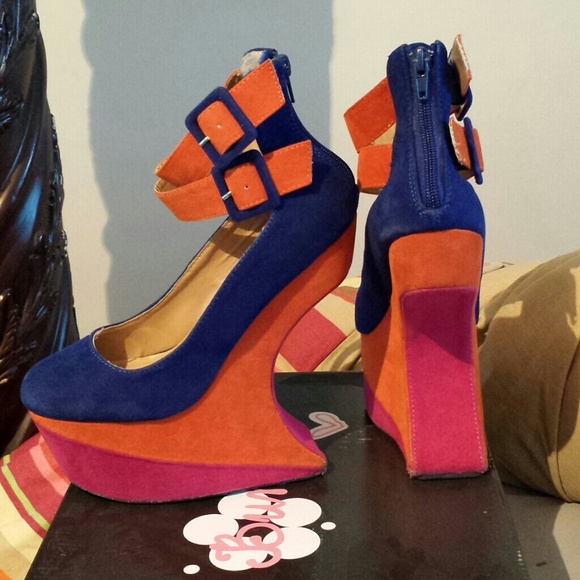 Lady Gaga heel less shoes